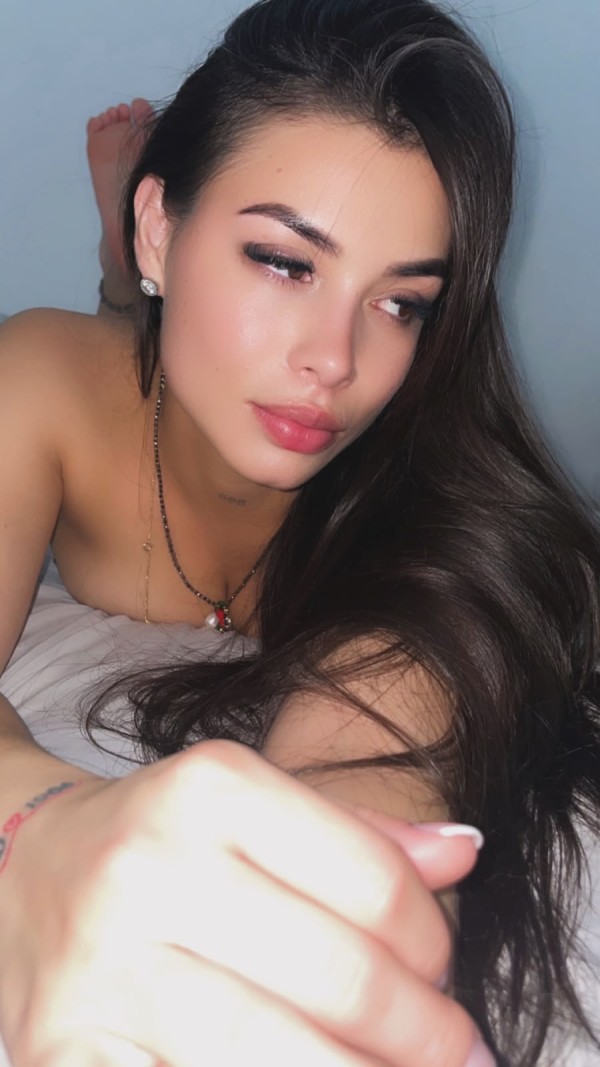 HERMOSA,REAL,FEMENINA,LATINA