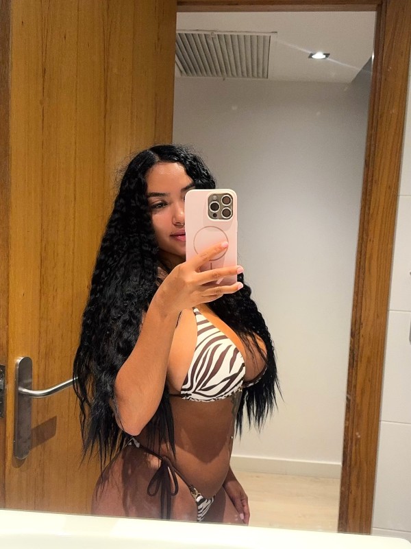 ÚLTIMOS DÍAS BELLA MORENAZA ELEGANTE SENSUAL PLAYA DE LAS CANTERAS