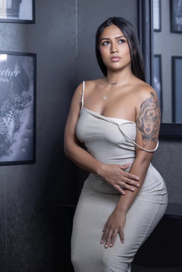 Colombiana caliente ,buenas curvas – Plaza España