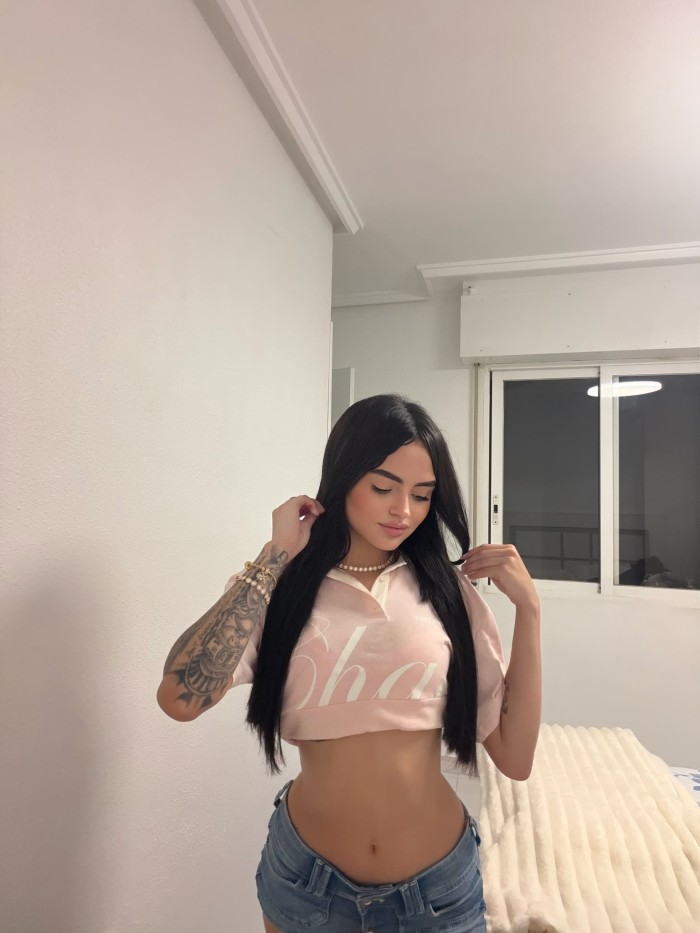 Celeste sexy jovencita caliente