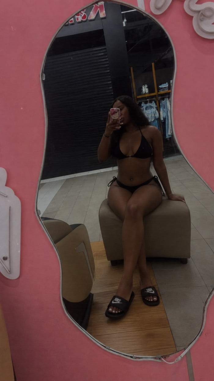 Colombiana exótica jovencita !! Ven disfruta