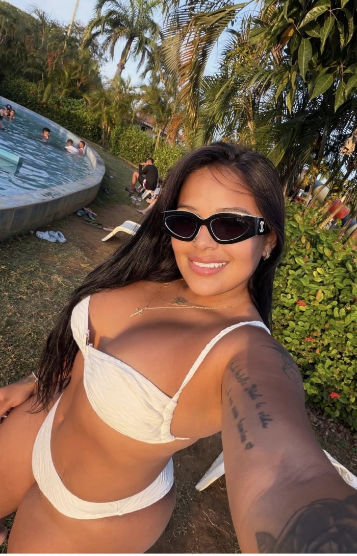 Alexandra recién llegada por pocos días  cal