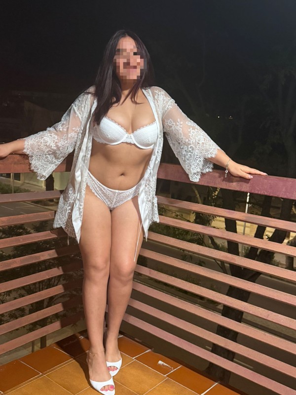 Luna simpática cariñosa y juguetona