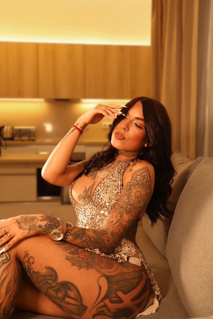 Jovencita latina ardiente