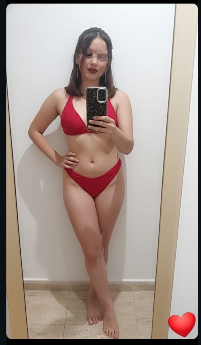 chica cariñosa fiestera a tope