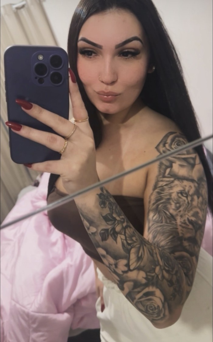 Una diosa caribeña Tatuada ninfomana