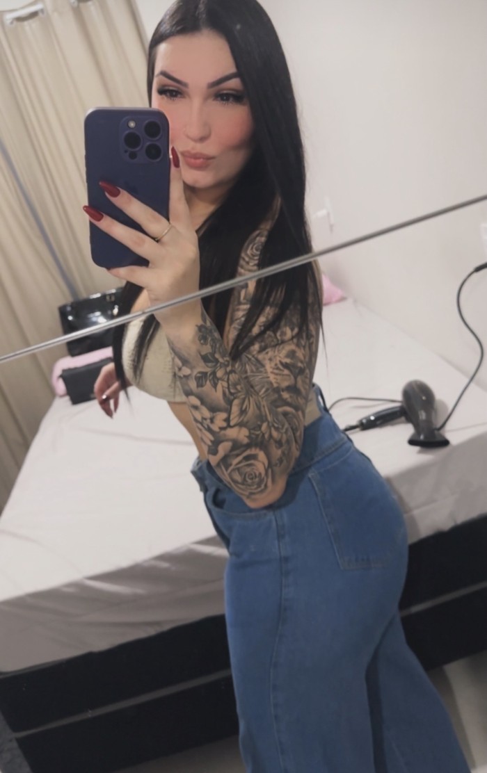 Una diosa caribeña Tatuada ninfomana