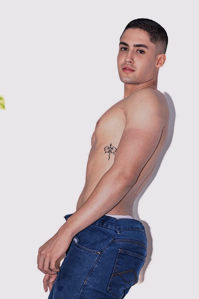 EN CAMINO HONDO DELICIOSO CHICO MUY CALIENTE VIP