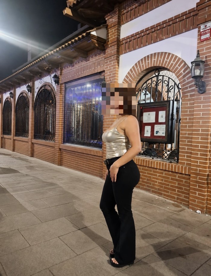Latina caliente con clase y estilo en Alzira