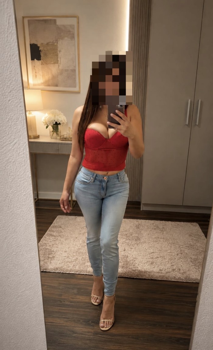 Latina caliente con clase y estilo en Alzira
