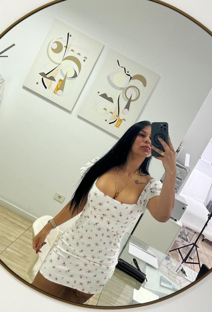 JOVENCITA CALIENTE