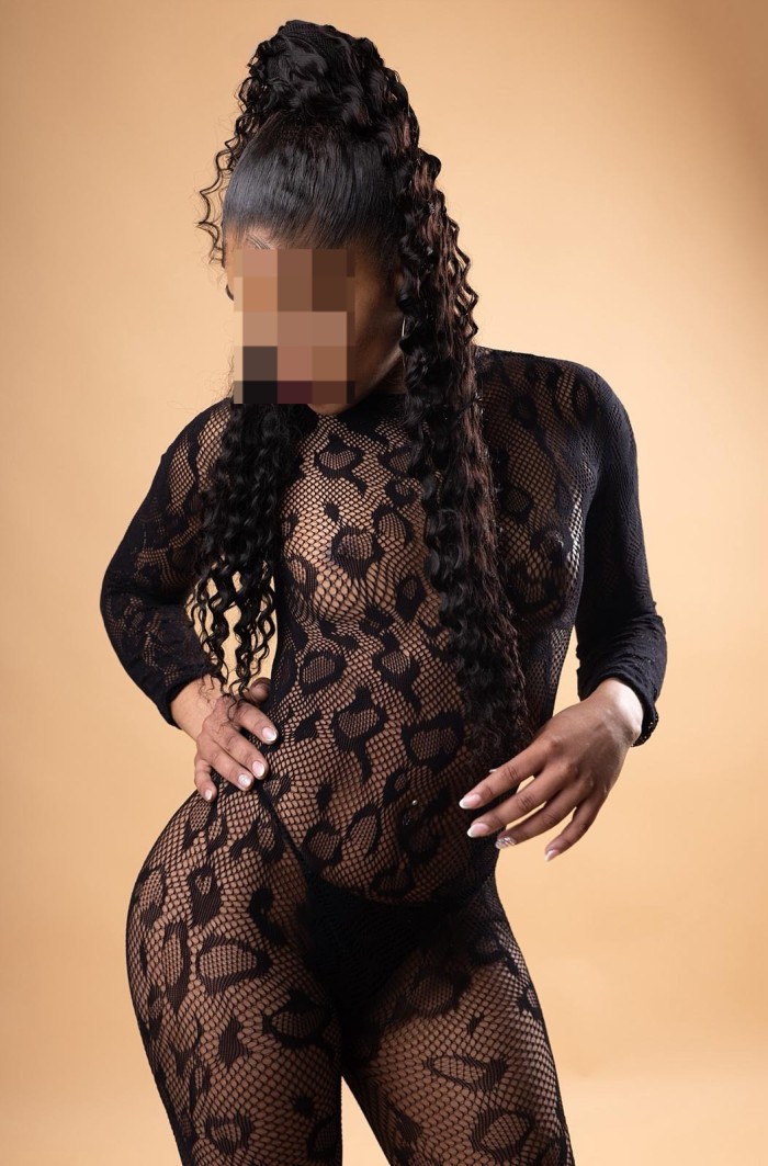 ARDIENTE SENSUAL COMPLACIENTE DESEOSA DE SEXO