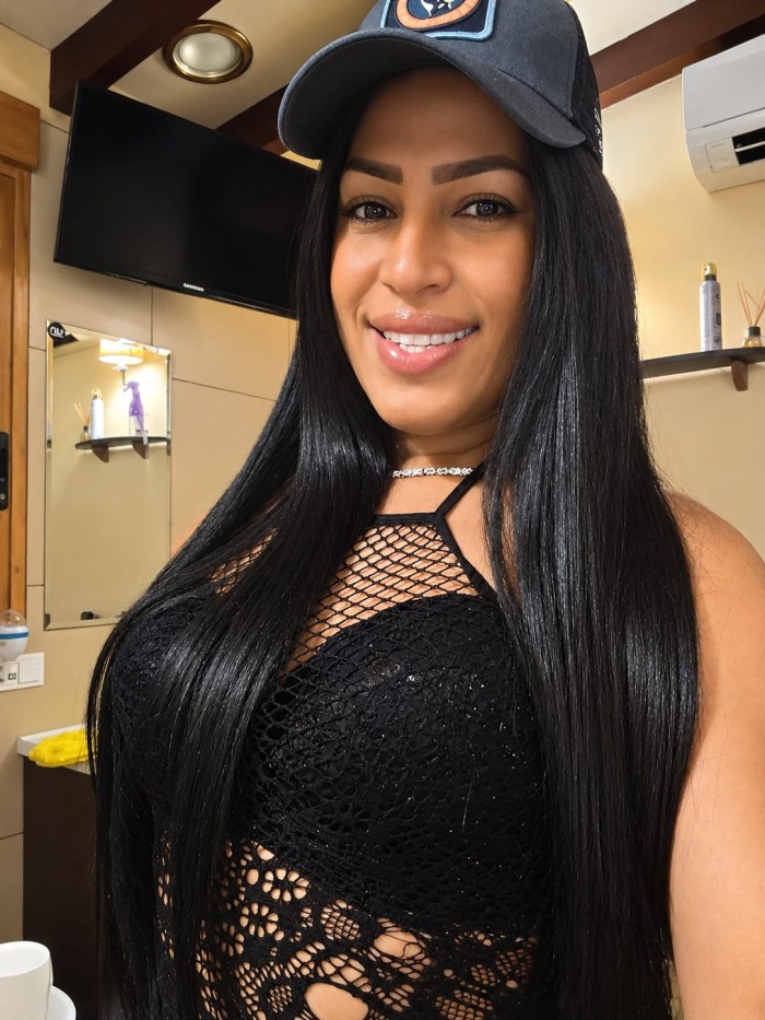 Reina del sexo mamadora garganta profunda culona rica