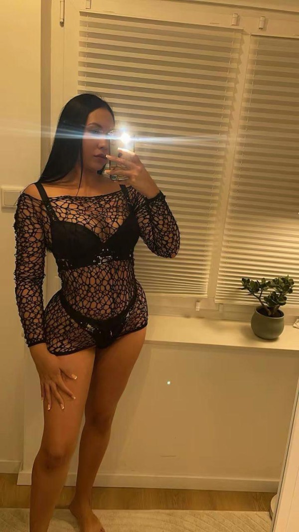 VENEZOLANA CACHONDA AMANTE DEL ANAL EN BUSCA DE DIVERSION EN TORREVIEJA