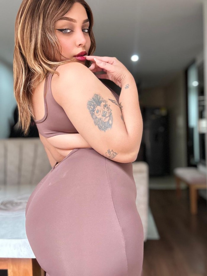 NIKKI SOFIA solo ONLINE