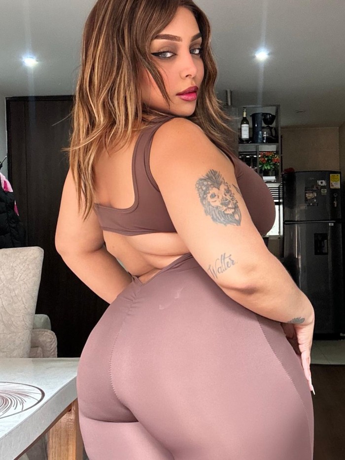NIKKI SOFIA solo ONLINE