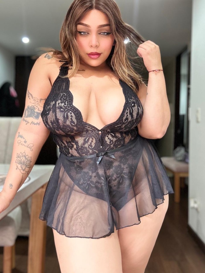 NIKKI SOFIA solo ONLINE