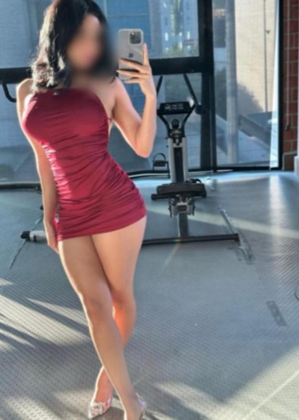 ENCANTADORA Y ESTROVERTIDA