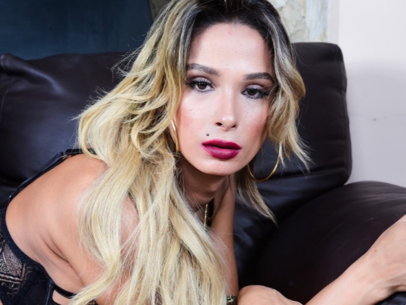 Chica hermosa trans por primera vez en Cartagena
