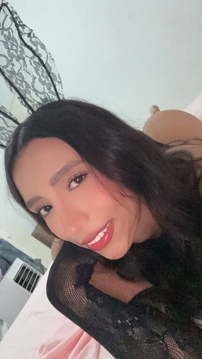 NUEVA EN LA ISLA SENSUAL Y COMPLACIENTE COLOMBIANA