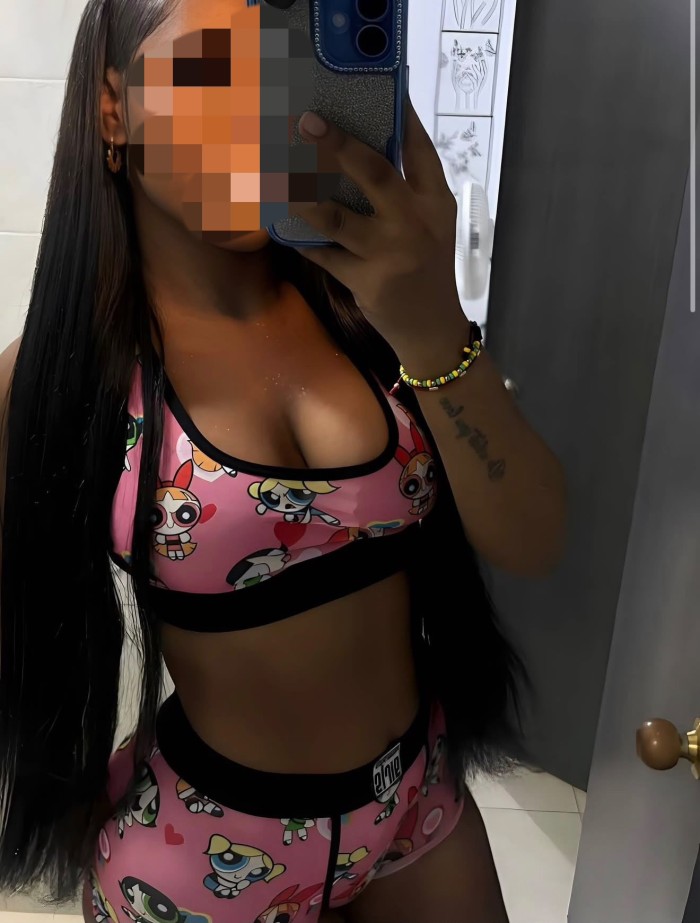 Encantadora, sexy morena espectacular dispuesta at