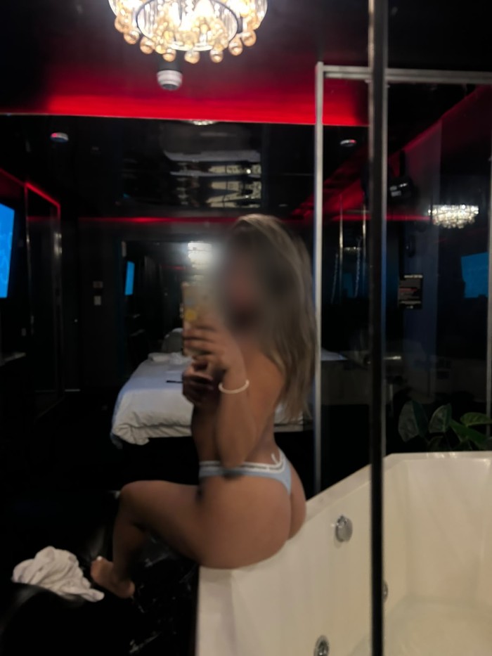 NATALY TRAVIESA Y JUGUETONA NUEVA EN SITGES