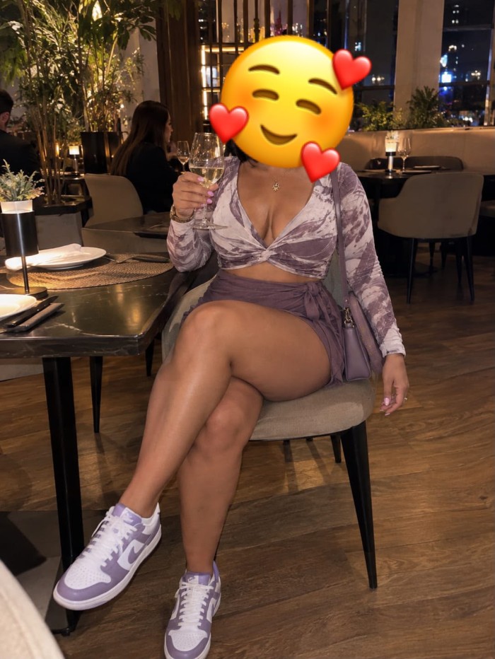 FIESTERA IMPLICADA CACHONDA DESEOSA DE PLACER