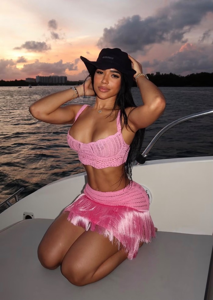 Impresionante colombiana caliente y decidida
