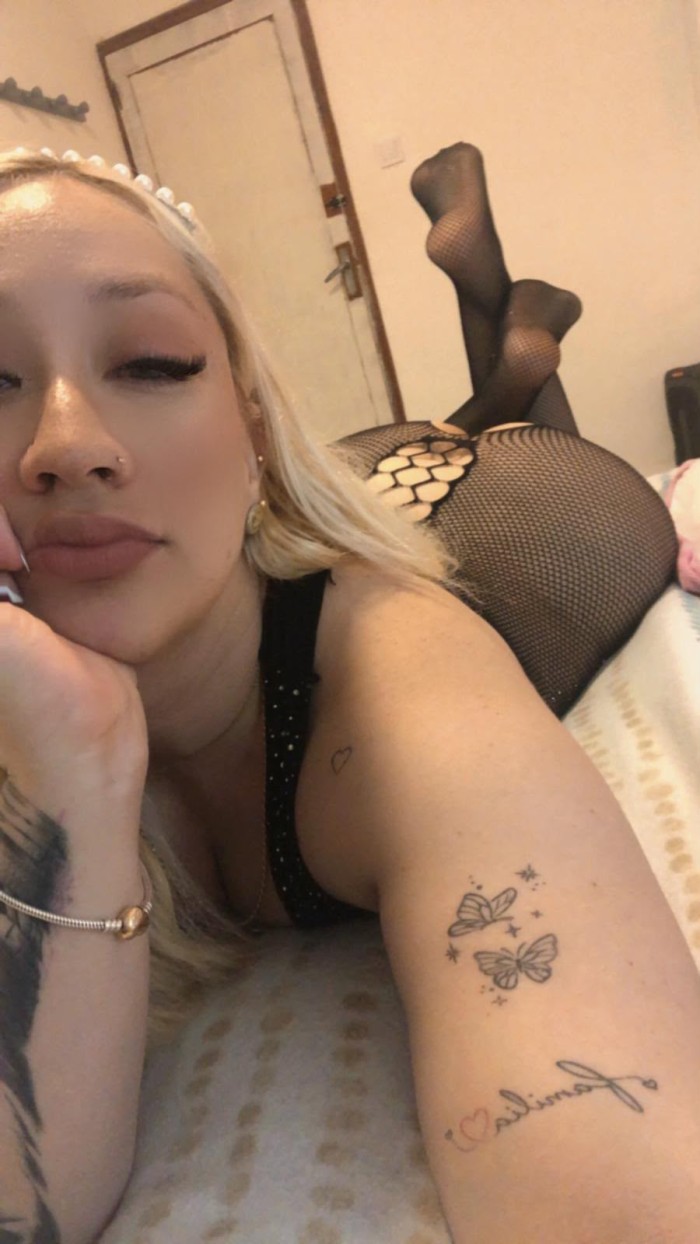 PUTITA FIESTERA CACHONDA TODA UNA BOMBA DE SEXO