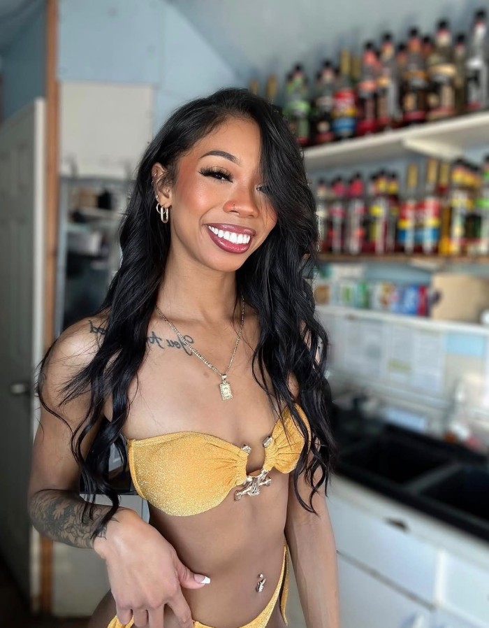Morenita colombiana muy guapa en Irun