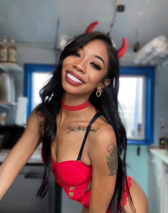 Morenita colombiana muy guapa en Irun