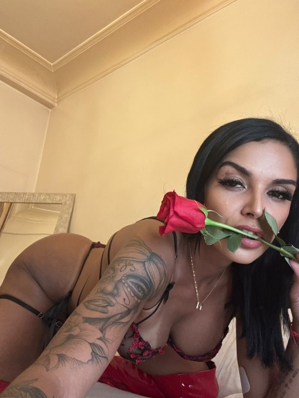 CHICA TRANS LUJURIOSA IMPLICADA CACHONDA COMPLACIENTE
