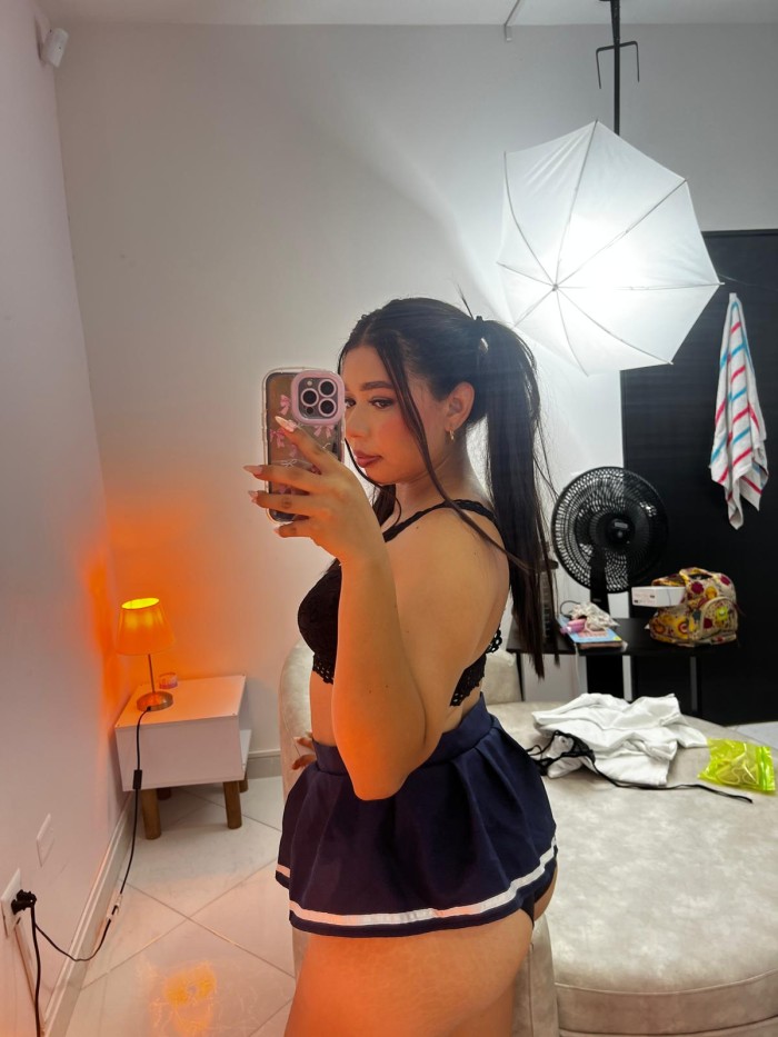 SANTURTZI. JOVENCITA PLACENTERA Y MUY CARIÑOSA