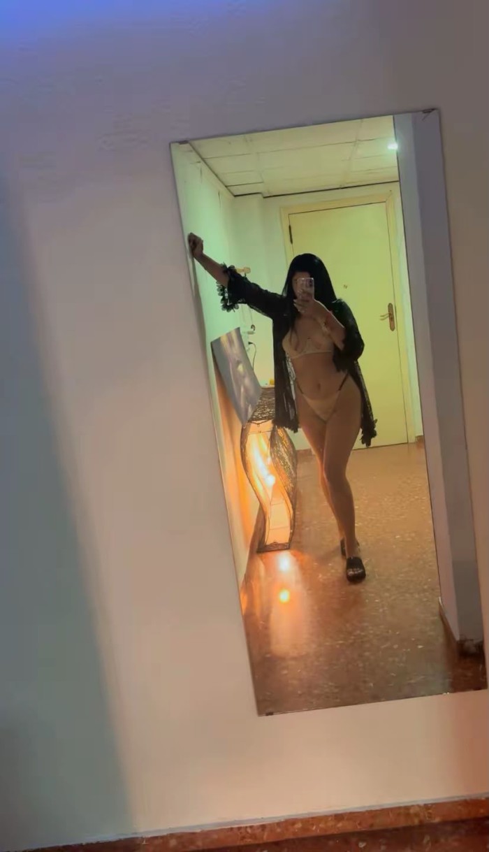 CHICA COMPLETA, DIME LO QUE BUSCAS, DISFRUTEMOS
