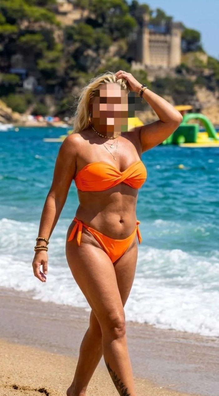 RUBIA EXUBERANTE FIESTERA DERROCHANDO ACTITUD