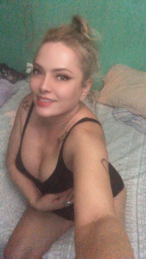 MELISSA COLOMBIANA CACHONDA Y CALIENTE EN LA CAMA