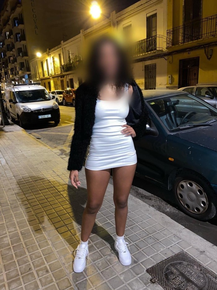 Dispuesta a Complacerte, ven a Atrévete a conocerm