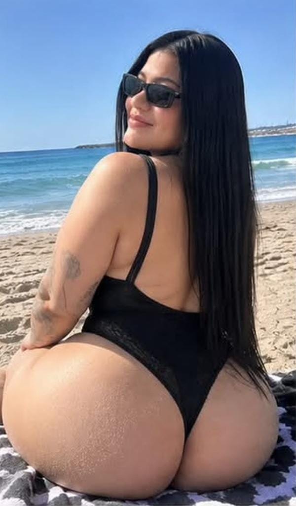 CACHONDA MUÑECA COLOMBIANA DE GRANDES CURVAS EN TORREVIEJA