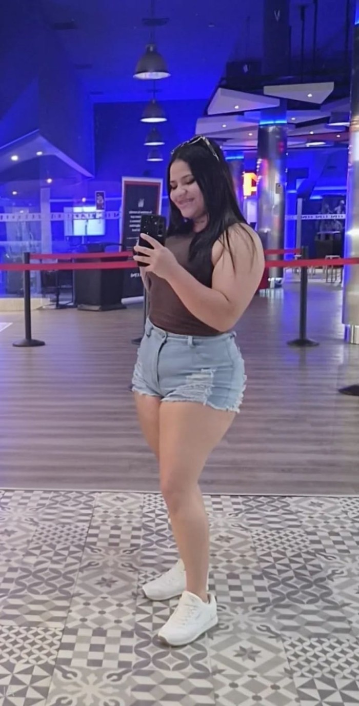 CACHONDA MUÑECA COLOMBIANA DE GRANDES CURVAS EN TORREVIEJA