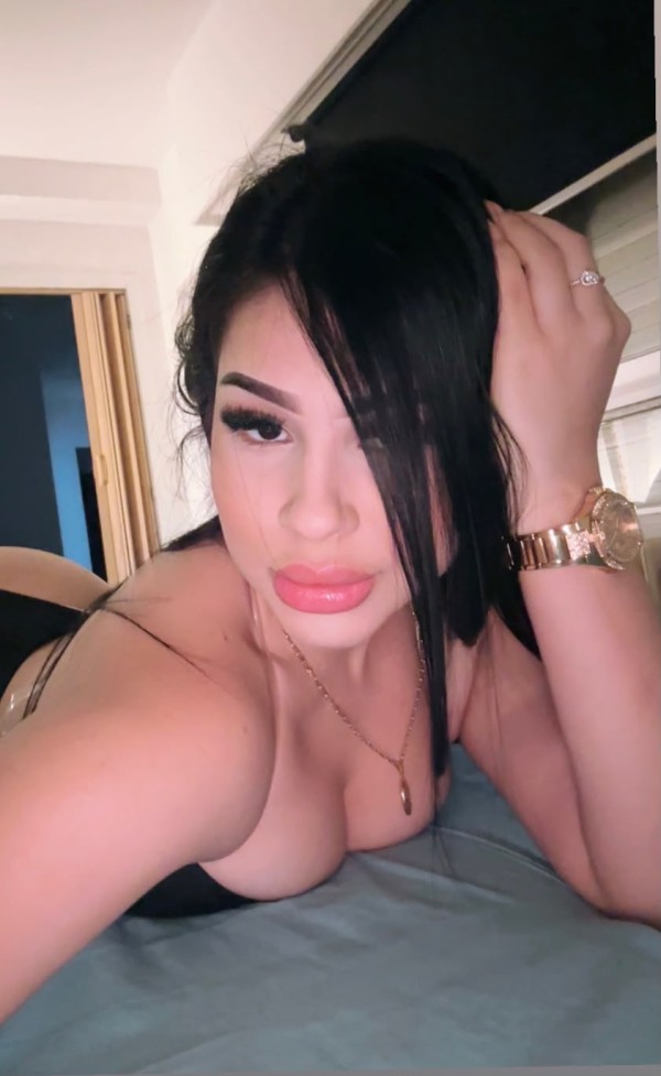 ARDIENTE JOVENCITA COLOMBIANA EN GIJON FIESTERA Y APASIONADA