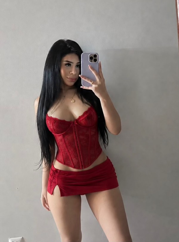 ARDIENTE JOVENCITA COLOMBIANA EN GIJON FIESTERA Y APASIONADA