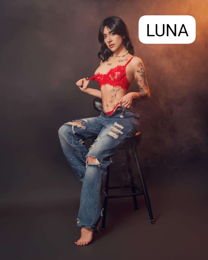 CACHONDA Y JUGUETONA
