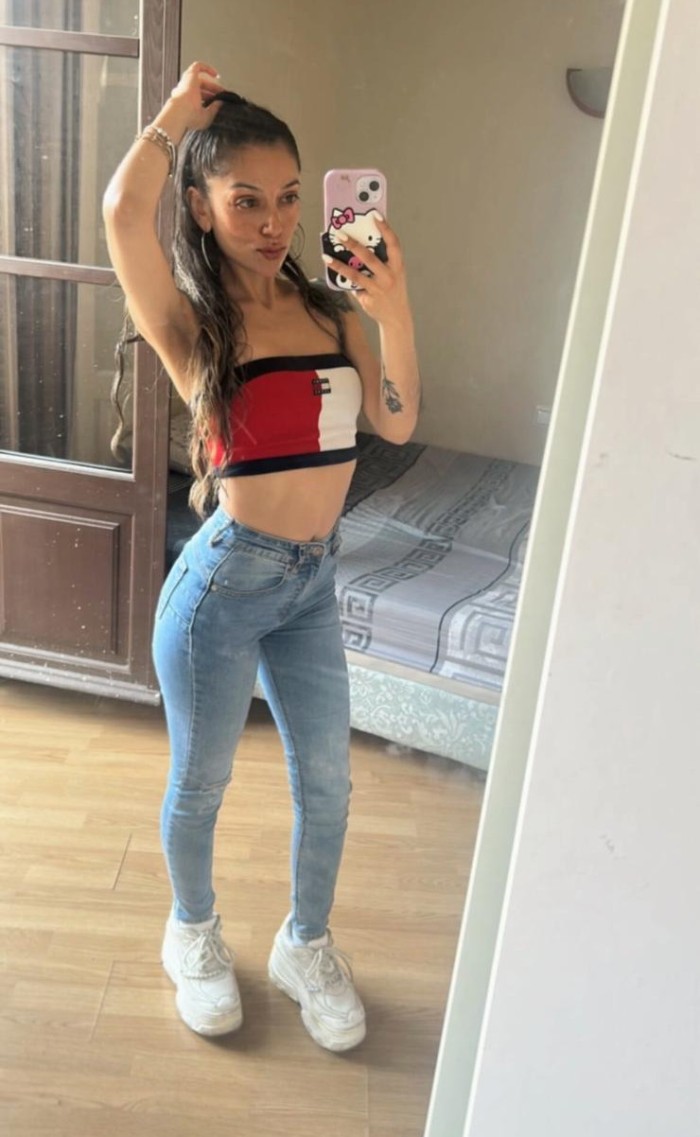 FLACA LATINA MUY FIESTERA
