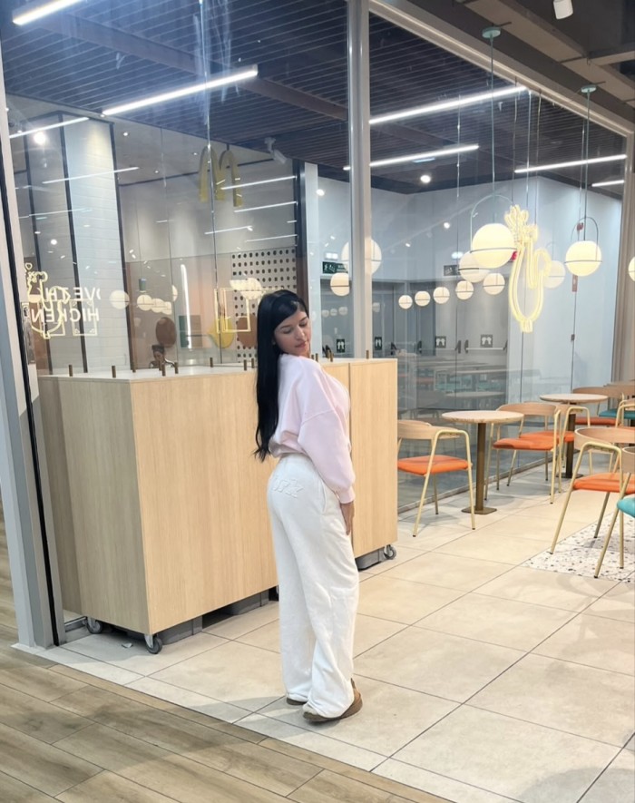 JOVENCITA COLOMBIANA EXPLOSIVA Y BELLA EN SANTURCE