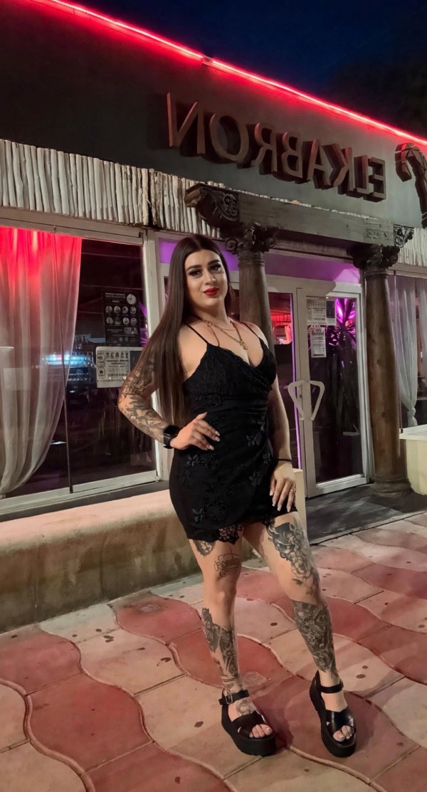 EN AGUADULCE ENCANTADORA TRANS DISPUESTA A DISFRUT