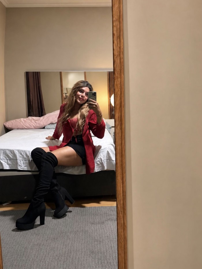 DANIELA TRANS CACHONDA Y POLLONA BIEN CALIENTE