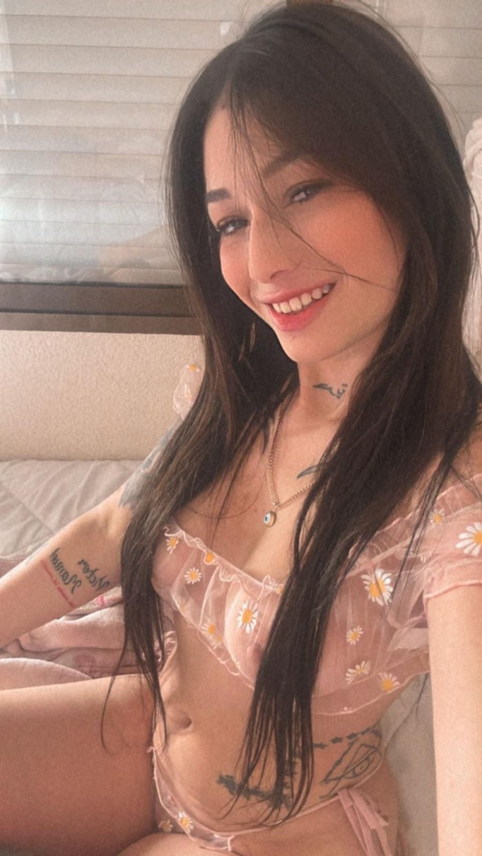 UNA JOVEN HERMOSA