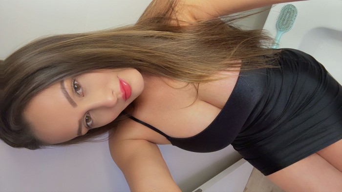 ZARA BESOS CON LENGUA
