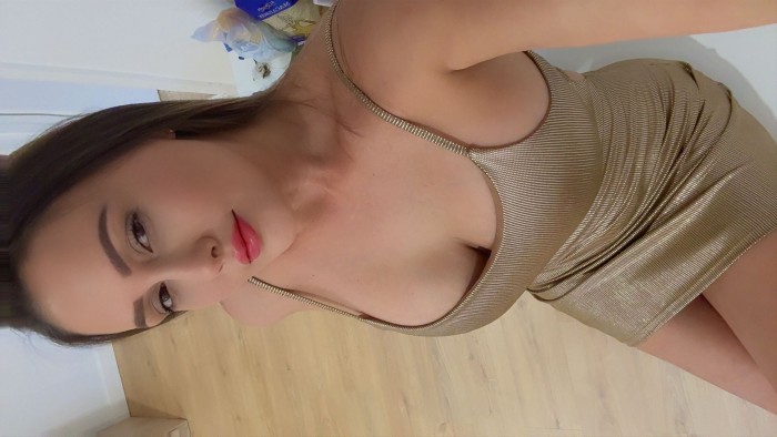 ZARA BESOS CON LENGUA