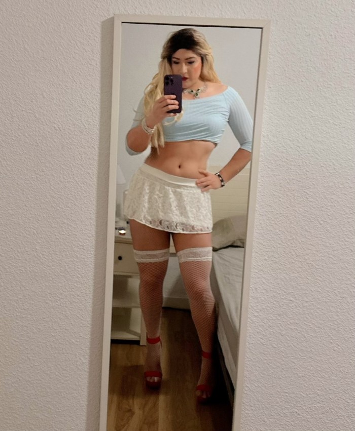 POLLONA SENSUAL CACHONDA CON LA POLLA SIEMPRE DURA